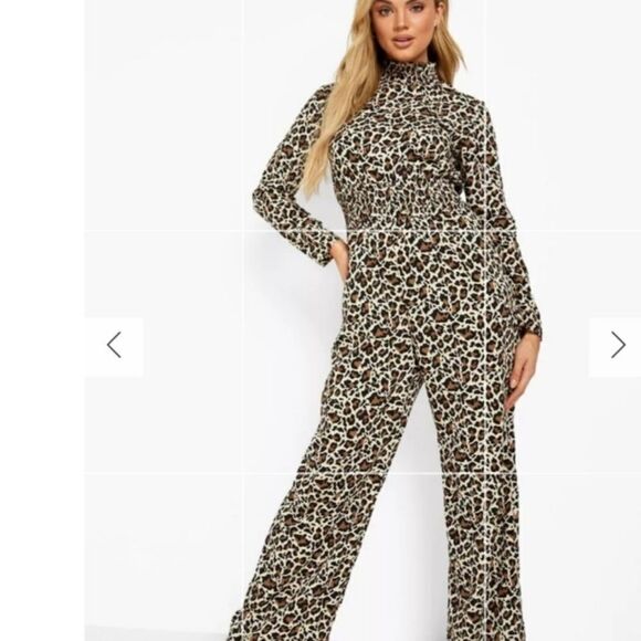 NWT Boohoo Leopard Print Wide Leg Elastic Waist Mock Neck Jumpsuit Size 4 - Picture 1 of 11
